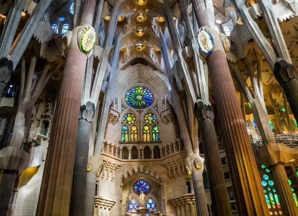 현대 미술 - 가장 중요한 예술가 - Antoni Gaudí (1852 - 1926)