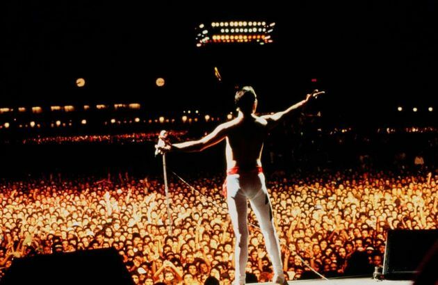 Kā attēli, kas parādās filmā são de fato da apresentação dos Queen no Rock 1985. gada Rio.