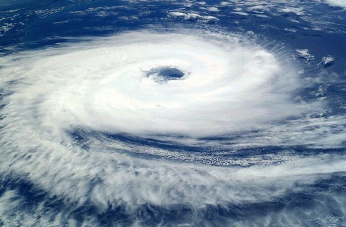 сателитно изображение циклон Катарина метеорология клонове на физиката
