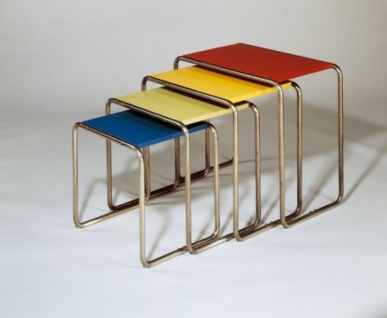 1928 में बनाई गई फेरो ट्यूब टेबल, मार्सेल ब्रेउर द्वारा डिजाइन।