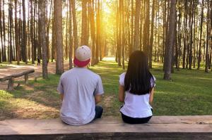 Hvordan er psykoterapien for å overvinne frykten for avvisning når man leter etter en partner?