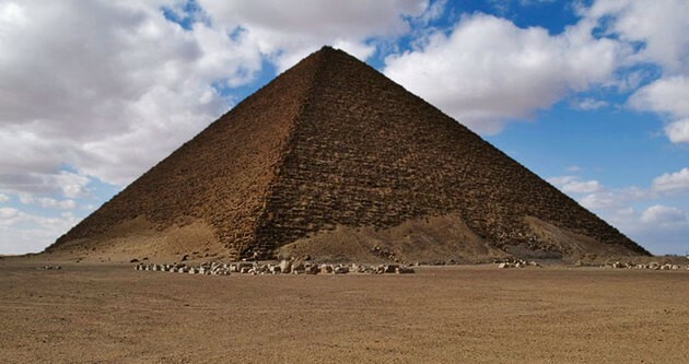 röd pyramid