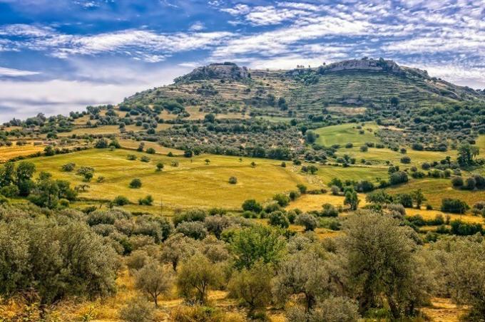 Sicilianskt landskap tempererat medelhavsklimat med regnig vinter