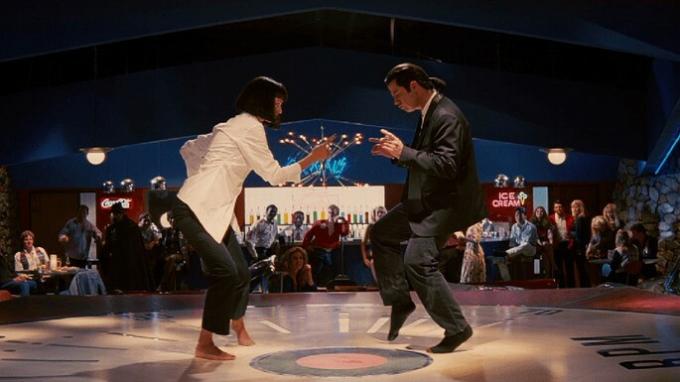 Scena Pulp Fiction z tańczącymi Mią i Vincentem