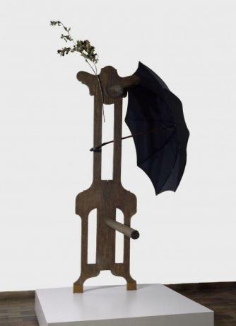 Joan Miró: svarbiausios skulptūros - personažas su skėčiu (1931) 