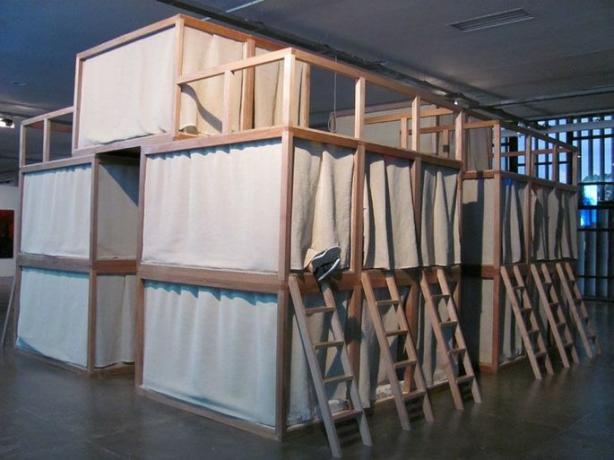 work Ninhos, by Helio Oiticica, installation in wood of small niches that so people can enter