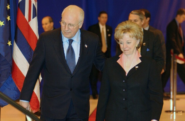 O casal real life Dick Cheney and Lynne.