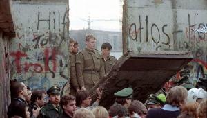 Berliinin muurin kaatuminen