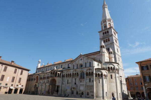 Svarbūs romaninio meno kūriniai – Modenos katedra