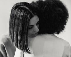 6 tegn til at opdage følelsesmæssig afhængighed i venskaber