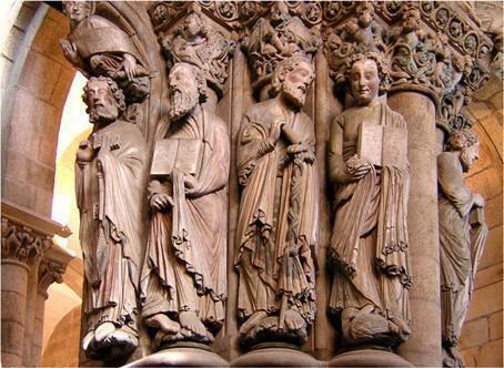 Verschillen tussen Romaanse kunst en Gotische kunst - Beeldhouwkunst: verschillen tussen Romaanse en Gotische kunst