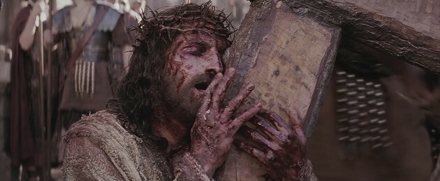 イエスは十字架を抱きしめます