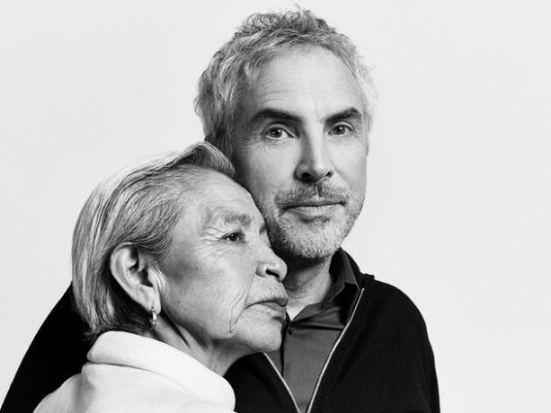 Альфонсо Куарон с Либо, реальным человеком, вдохновившим на создание персонажа Клео.