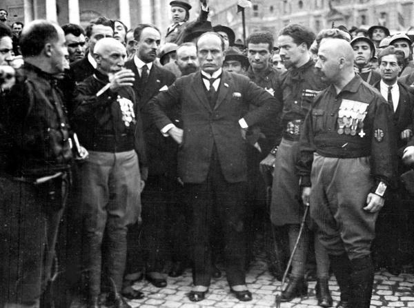 Breve biografia de Benito Mussolini - A criação do Fasci di Combattimento e a Marcha em Roma