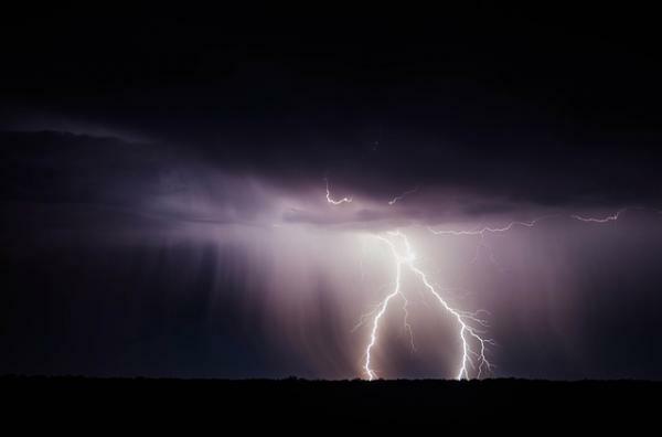 Por que há relâmpagos e trovões durante as tempestades