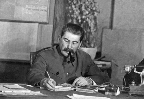 Lenjin i Staljin: razlike - Staljin 1879-1953