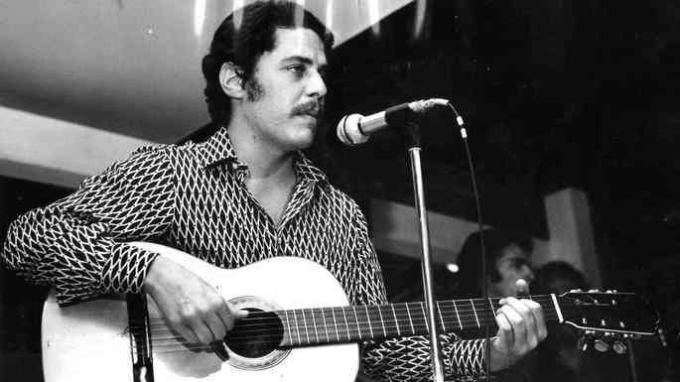 Chico Buarque appeared in 1971.