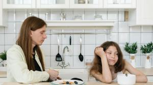 Narsissistisk overgrep fra foreldre: hva det er og hvilke effekter det har på barn