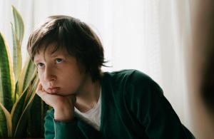 Que se passe-t-il lorsqu'une altération psychologique survient dans l'enfance ?