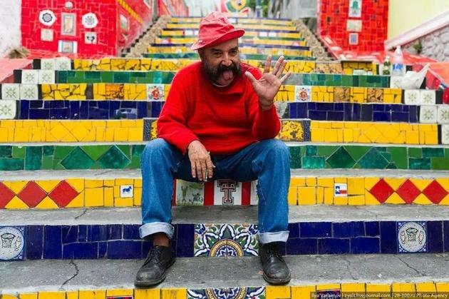 Jorge Selarón e a scadaria que o idealized Chilean artist.