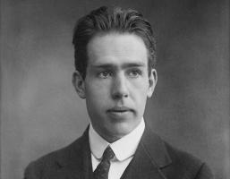 Niels Bohr: 이 덴마크 물리학자의 전기 및 공헌