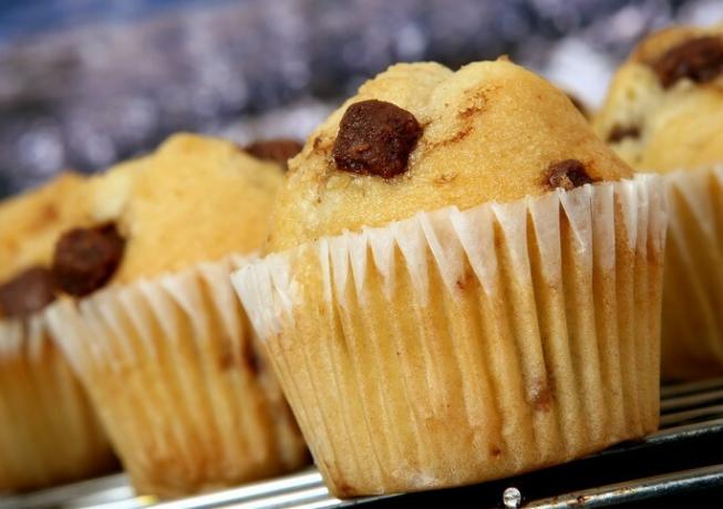 cupcakes esponjosos devido à reação do ácido tartárico e bicarbonato