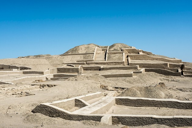 Pyramidy v Cahuachi.