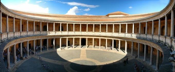 グラナダのカルロス5世宮殿、ペドロマチューカ作