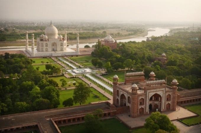 Grădinile din Taj Mahal