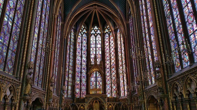 Interiér Sainte Chapelle, Francie.