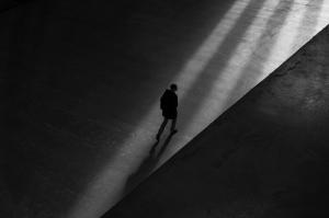 Hogyan kell szembenézni a nem választott magányossággal? 6 praktikus tipp